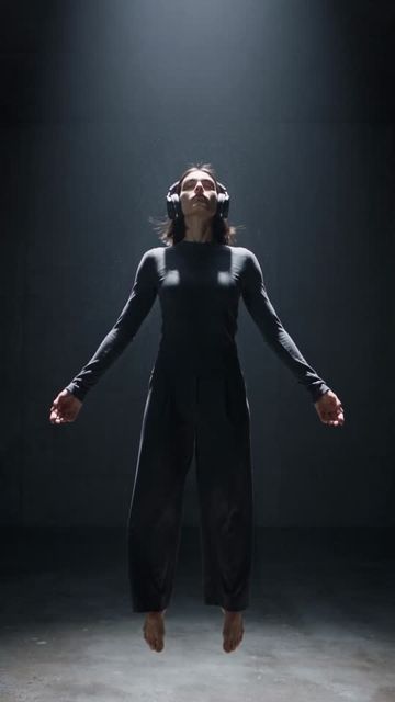 Headphones ad: Lift-off